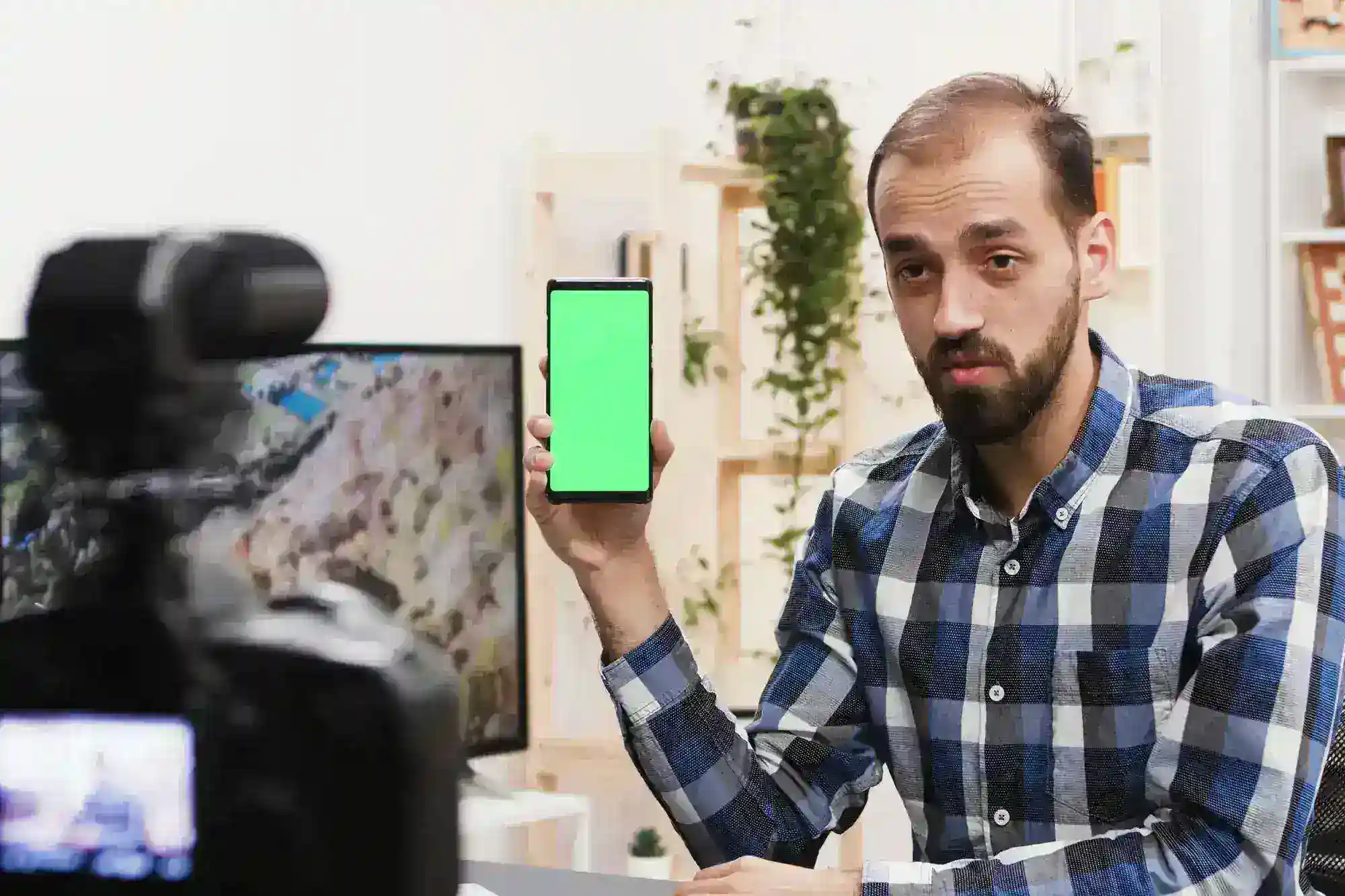 How to Use TikTok’s Green Screen Effect